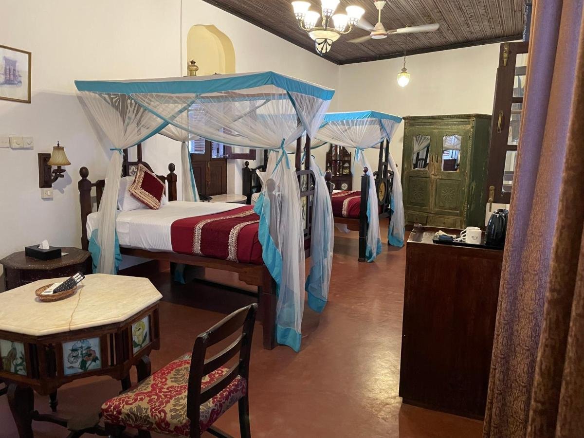 Dhow Palace Hotel